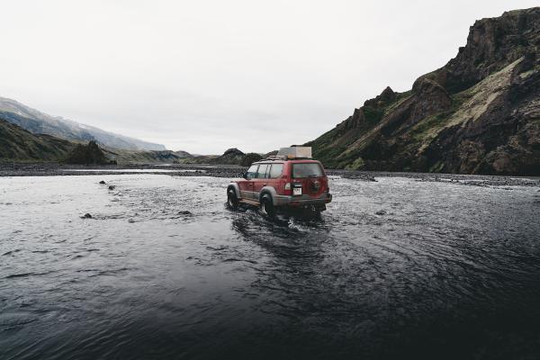 FW Gallery Demo Site Off-road Vehicle crossing the river custom text